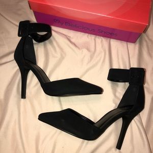 NWT black high heels